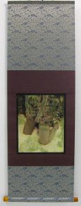 小林美佐子「花嵐」軸装　2017年　銅版画、リトグラフ、手彩色　119.5×39.5cm　軸装