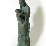 シルビア・ミニオ＝パルウエルロ・保田「聖母子像」 2006年 ブロンズ 10×10×H37cm